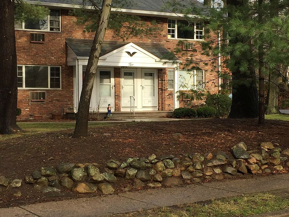 1st image of 215 Washington Dr