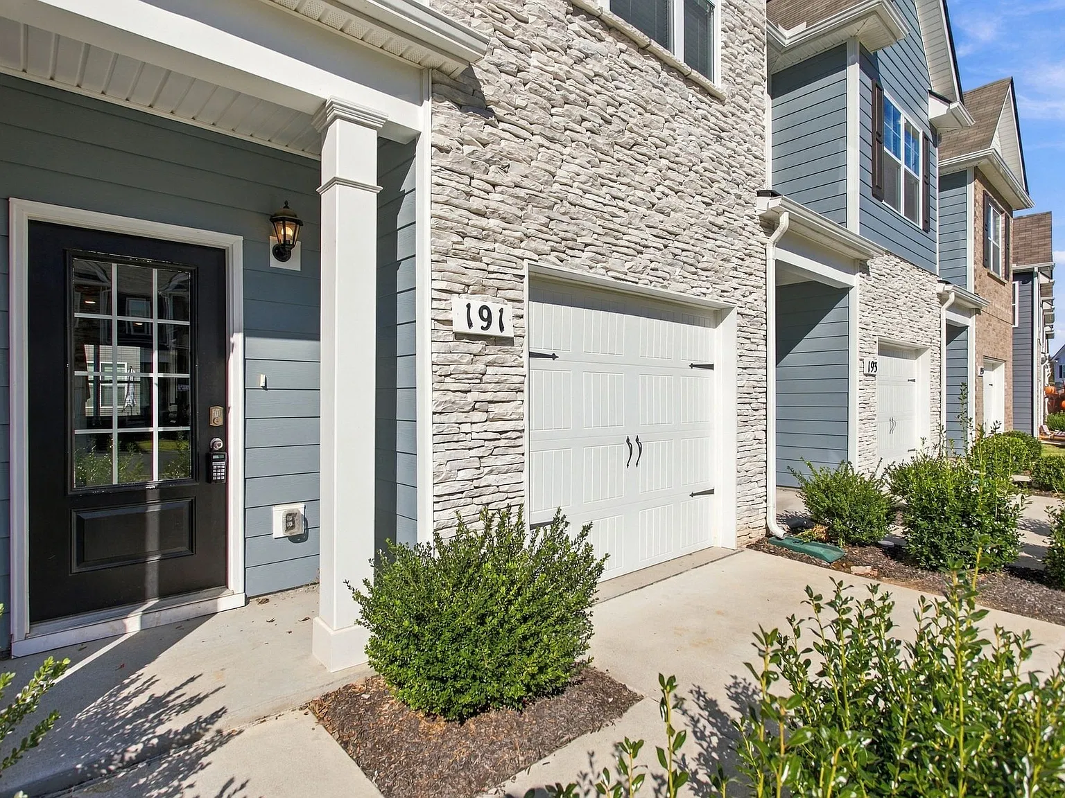 191 Mackenzie Way - 1 — Photo 3