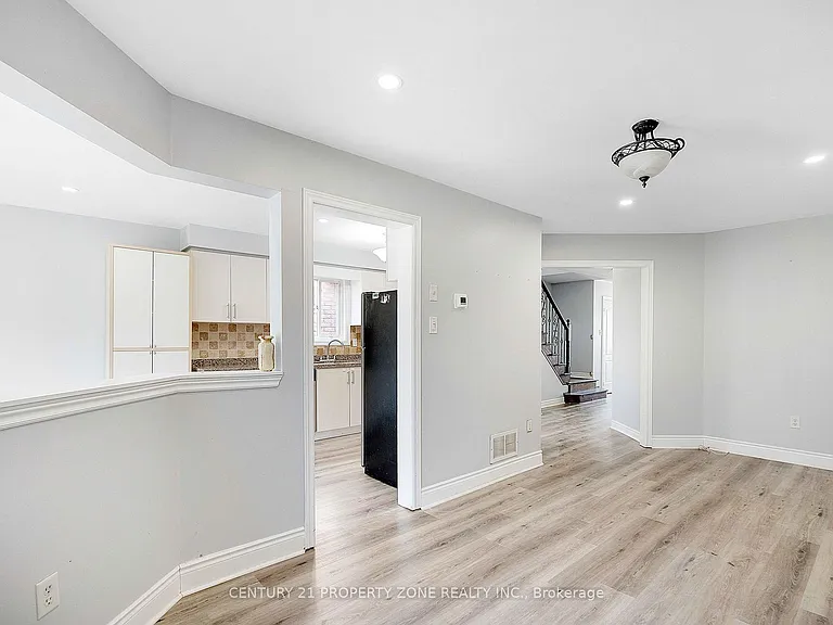 3893 Manatee Way #UPPER — Photo 8