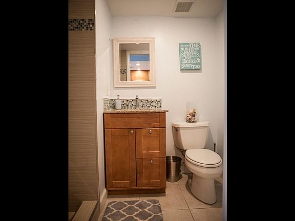 1st Floor full bathroom