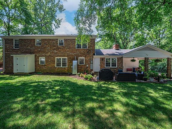 5th image of 123 Fernbrook Cir