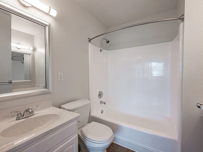 Oak Park Apartments — Photo 30