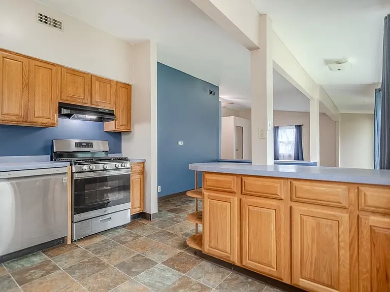 2516 Oxford St — Photo 8