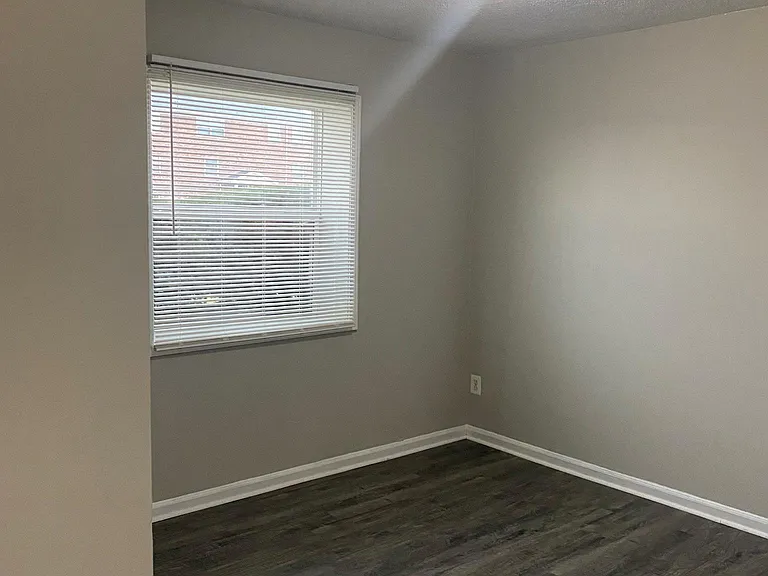 Spacious 1 Bedroom with Walk In Closet