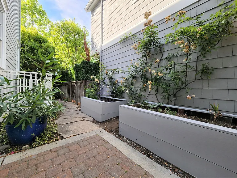 903 Ramona St — Photo 32