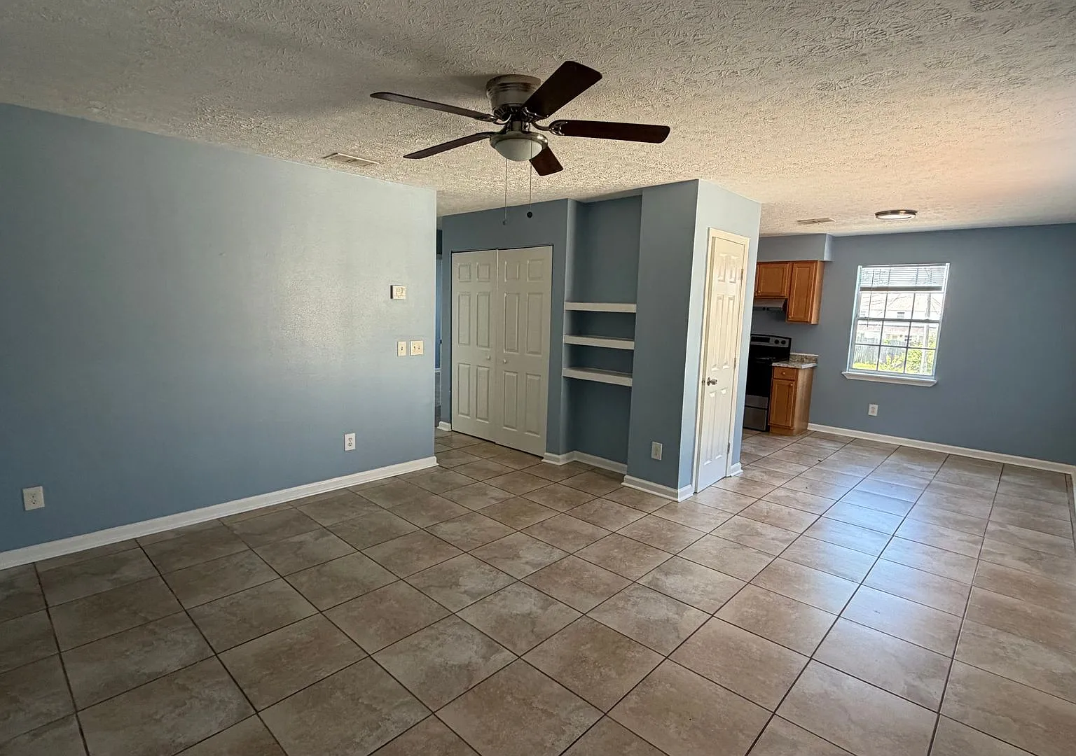 6321 Lenawee C3 — Photo 3
