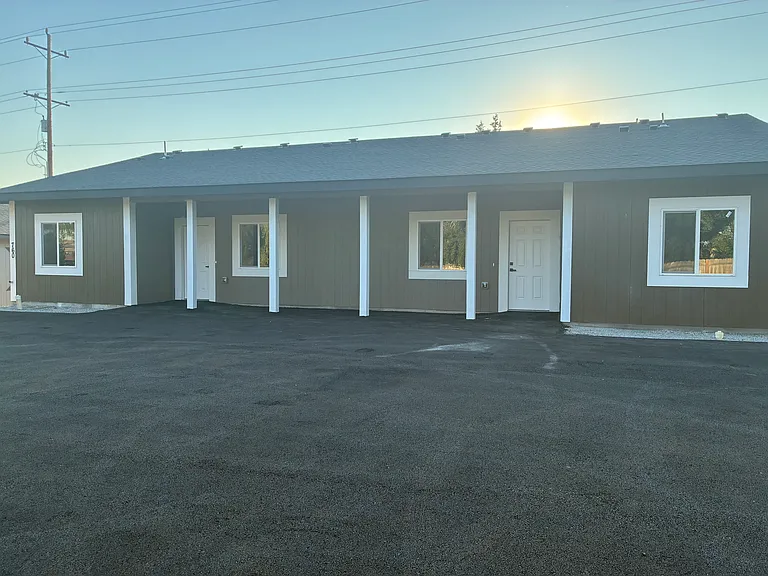 760 S 6th Ave — Photo 11