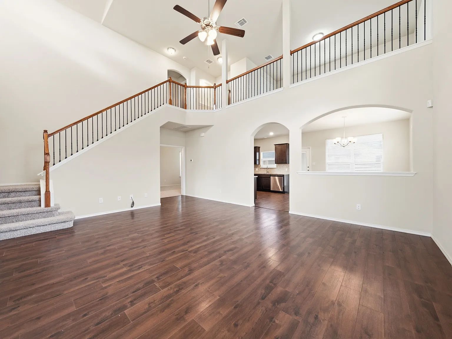 3 bed, 2.5 bath, 2516 sqft, $2,295 — Photo 3