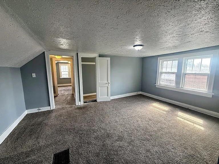 1300 Grant St — Photo 2