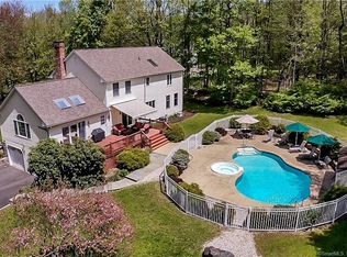 7 Dover Cir, Newtown, CT 06470
