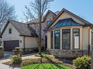 858 Spyglass Ct, Highland Park, IL 60035