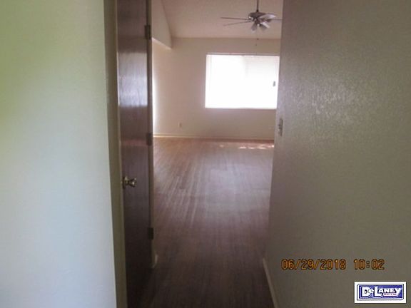 4th image of 8414 Glen Ct