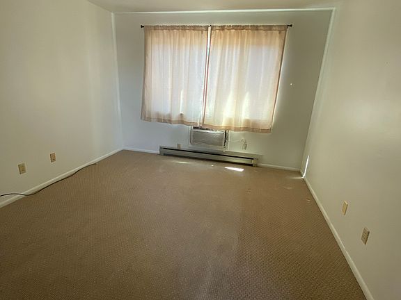 3rd image of 626 Grant St APT 4
