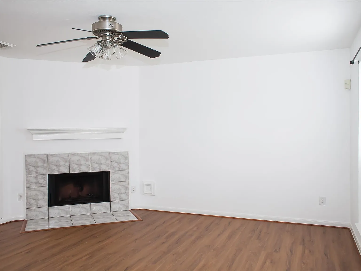 4 bed, 3.0 bath, 1820 sqft, $1,950 — Photo 2
