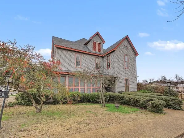 435 N Jackson St, Houston, MS 38851