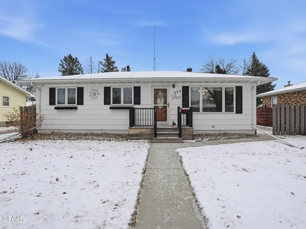 535 7th Ave SE, East Grand Forks, MN 56721