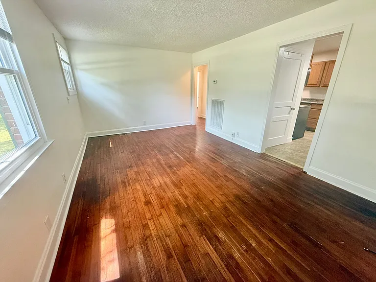 902 Gibson Dr — Photo 16