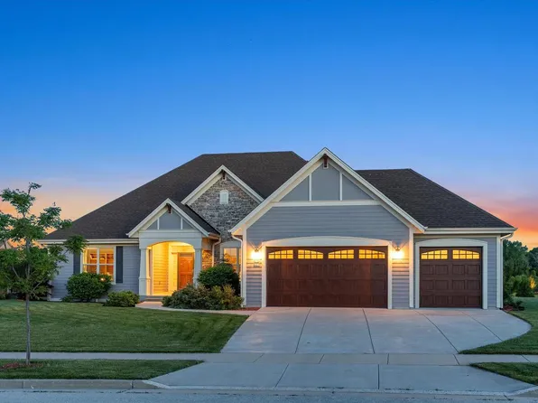 W78N401 Ridgeway LANE, Cedarburg, WI 53012