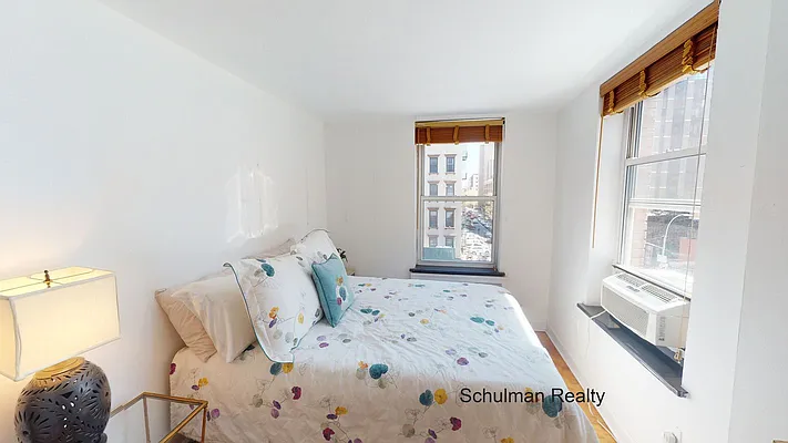 Sold by Schulman Realty LLC | media 3
