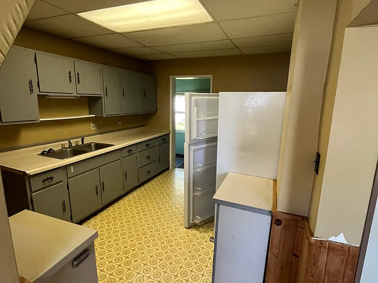 109 Logan Ave W #2 — Photo 1
