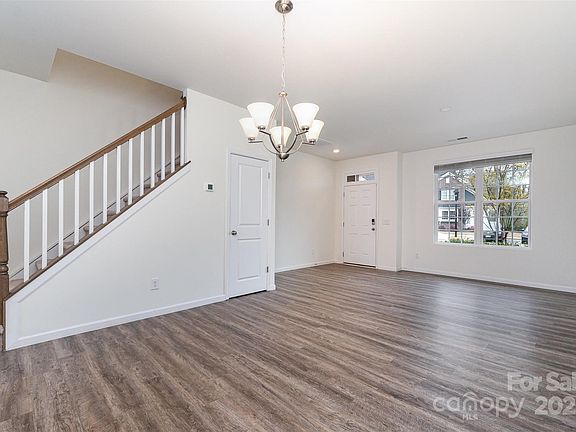 4th image of 609 Sweet Bonnie Ln