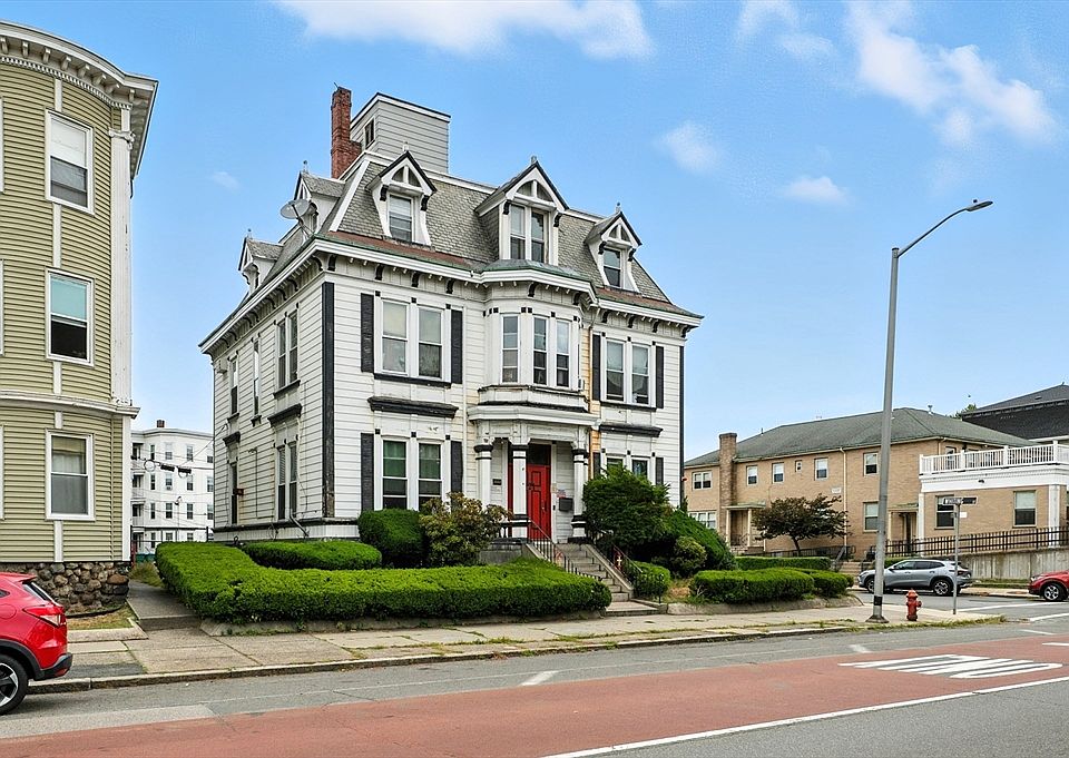 1st image of 121 N Common St