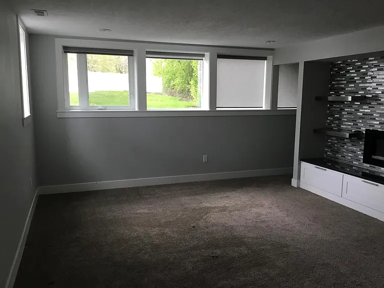 696 E 2200 N — Photo 12