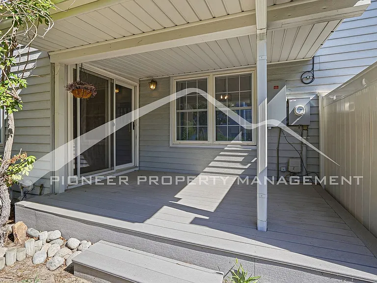 2598 S Vaughn Way #B — Photo 2