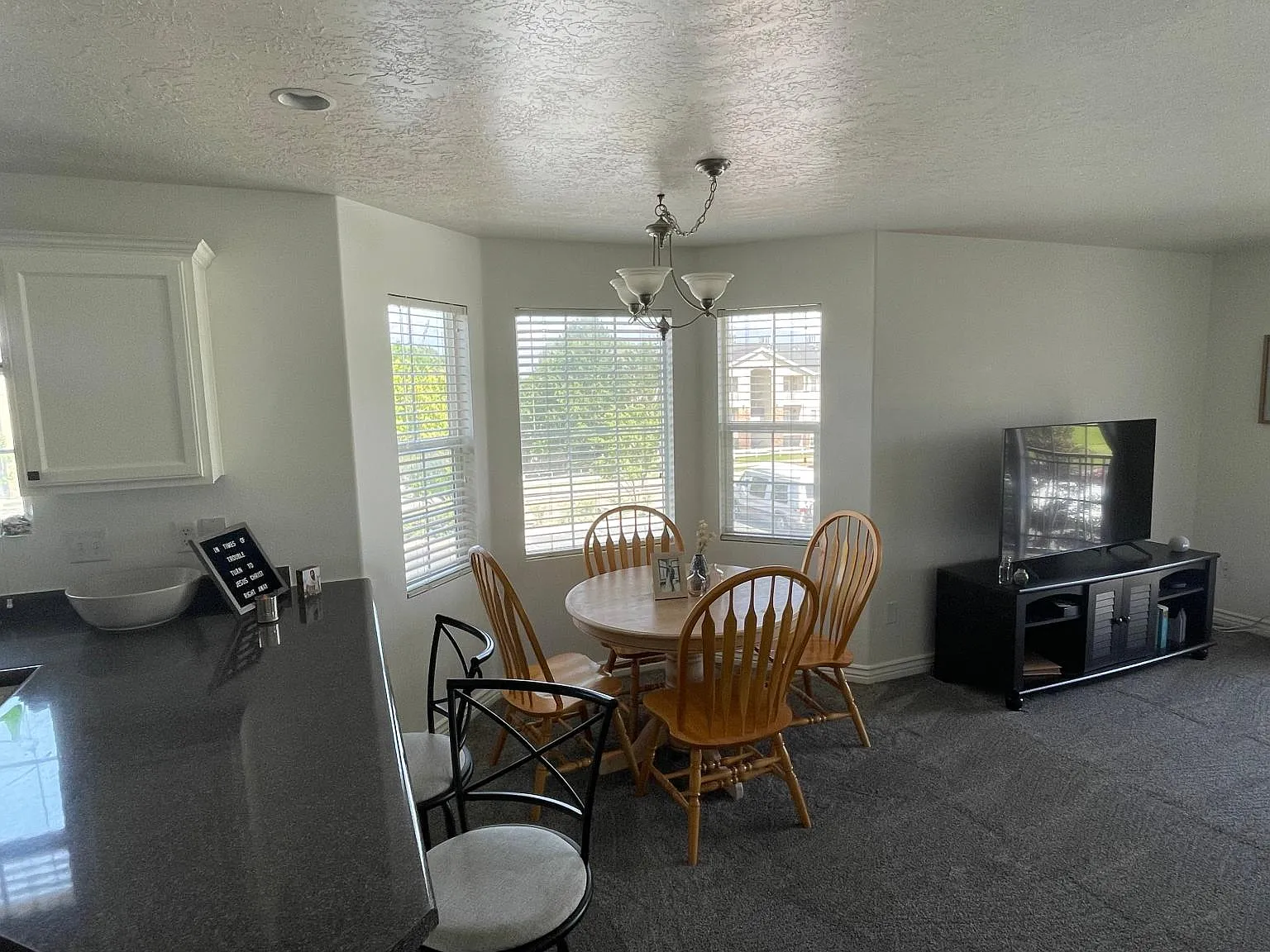 3 bed, 1200 sqft, $1,950 — Photo 3