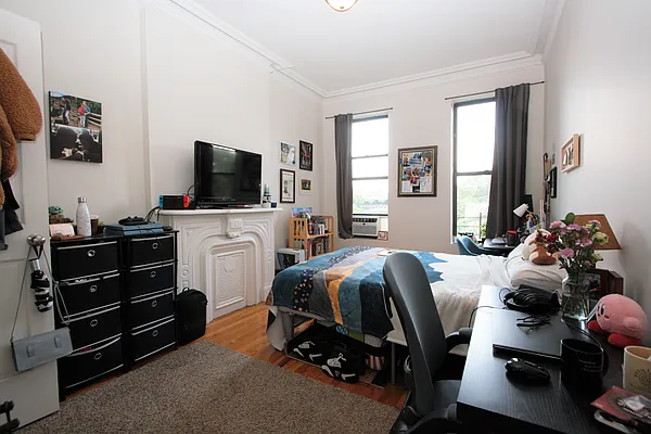 Rented by R New York | media 9