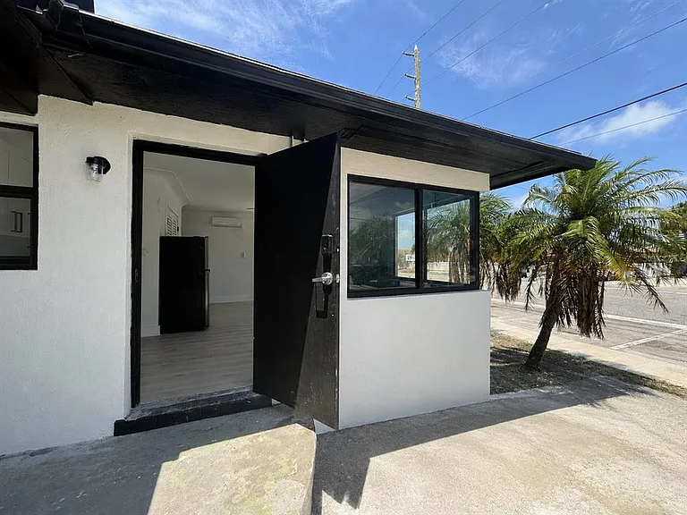 600 Corey Ave — Photo 2