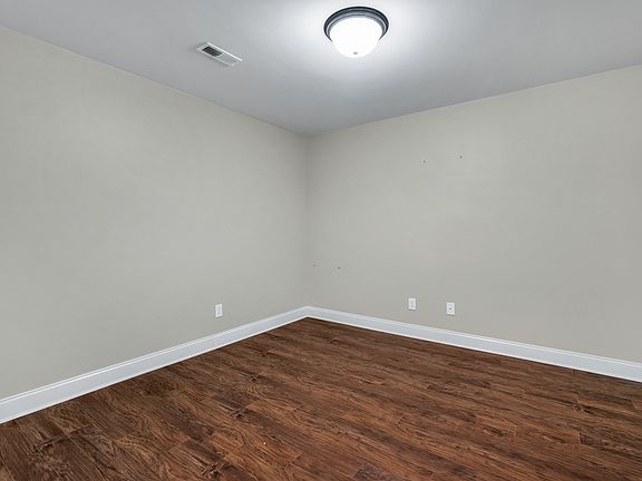 5th image of 128 Willow Tree Dr