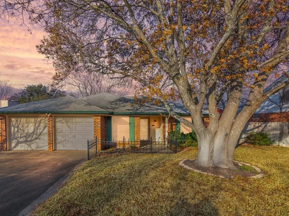 917 Park Place Blvd, Midlothian, TX 76065