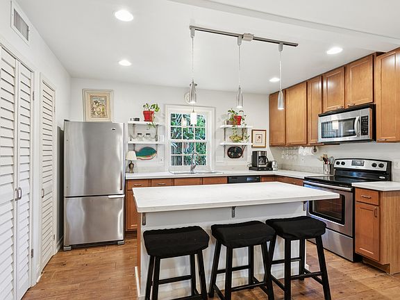 5th image of 925 Race St #C