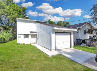 1356 E 17th Ct, Des Moines, IA 50316