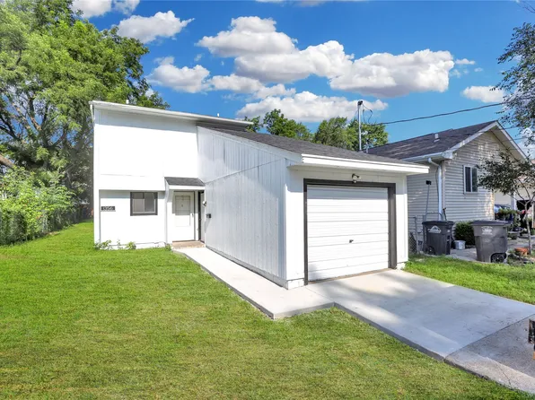 1356 E 17th Ct, Des Moines, IA 50316