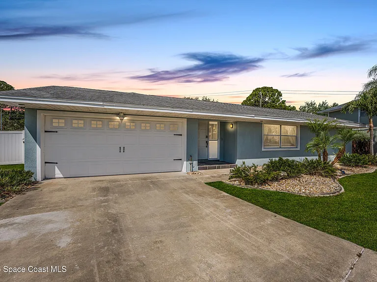 113 Las Palmas — Photo 1