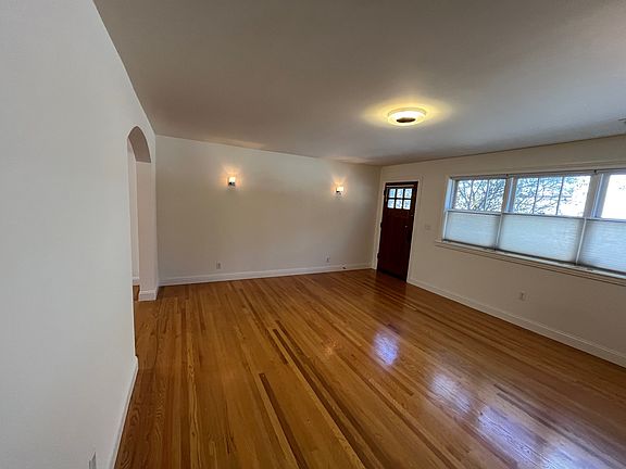 4th image of 641 Chenery St #A