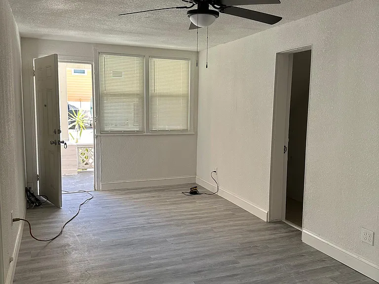21 S Hollywood Ave #6 — Photo 4