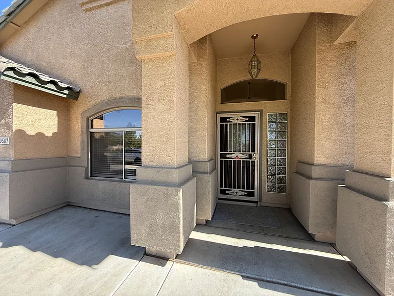 9587 W Seldon Ln — Photo 2