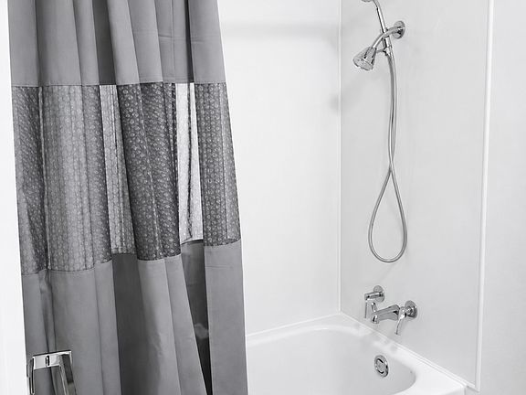 2nd image of 500 Hill St #2