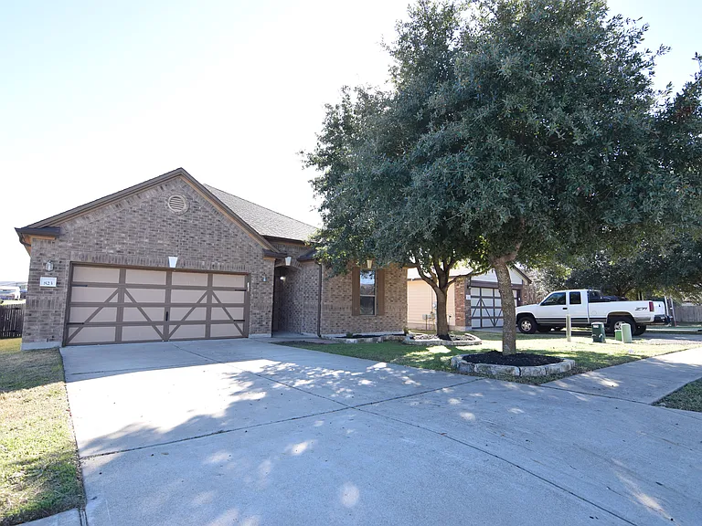 823 Tumbleweed Trl — Photo 2