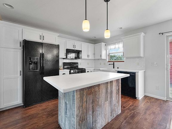 3rd image of 9301 Golden Hue Blvd