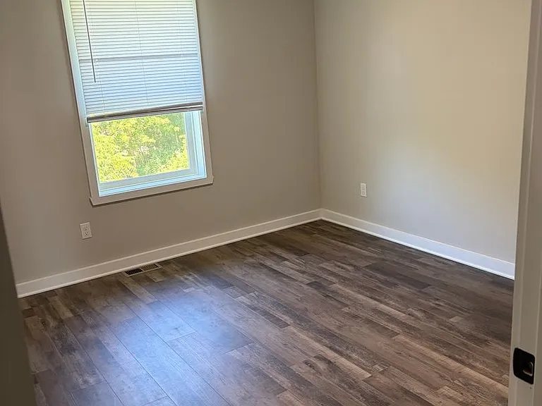 1324 S Main St — Photo 7