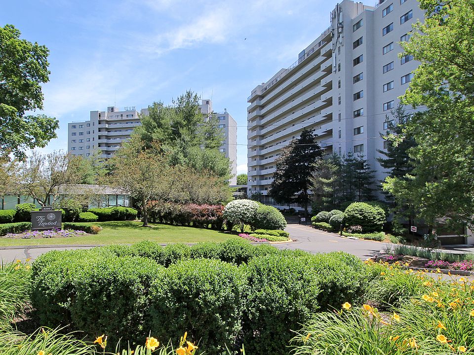 Well Maintained Inwood Condo in Move-in Condition
