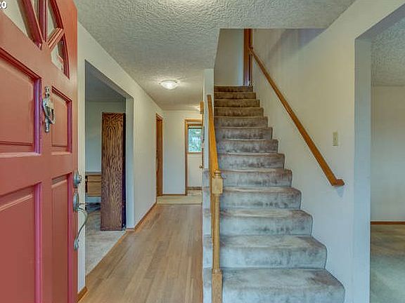 3rd image of 17019 NE 35th Cir