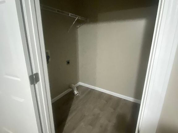 3rd image of 680 Privet Dr