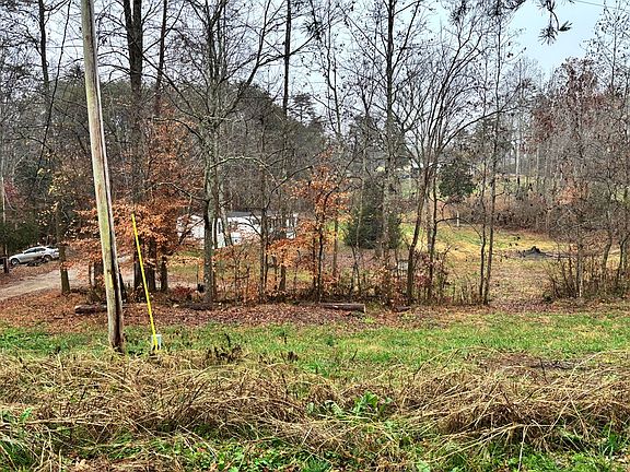 4th image of 230 Vaughn Ln