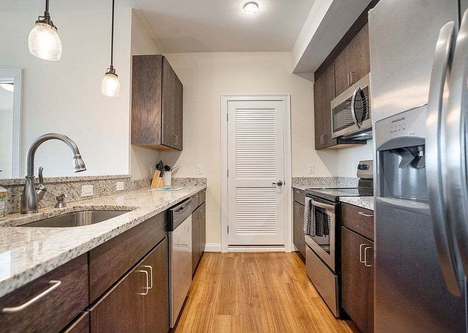 2nd image of 315 Broadway