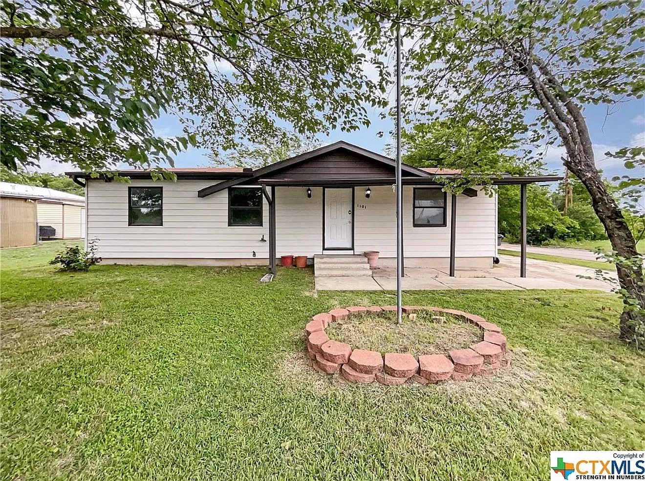 3 bed, 1452 sqft, $1,600 — Photo 1